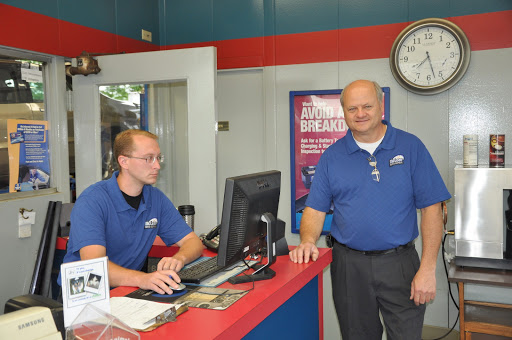 Auto Repair Shop «McLean Auto Repair», reviews and photos, 965 N McLean Blvd, Elgin, IL 60123, USA