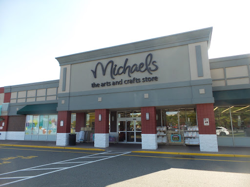 Michaels, 465 River Rd, Edgewater, NJ 07020, USA, 