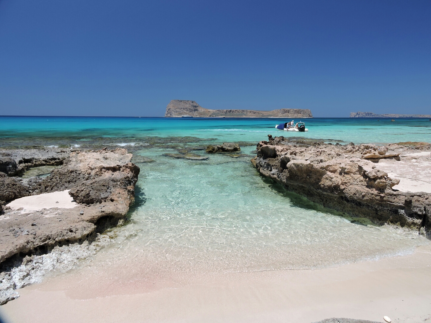 Foto van Crique plage gelegen in een natuurlijk gebied