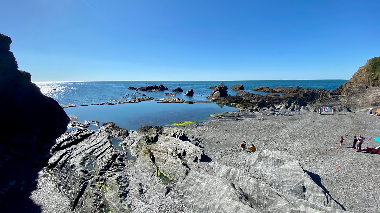 Foto di Spiagge dei Tunnel con una superficie del piccoli ciottoli grigi