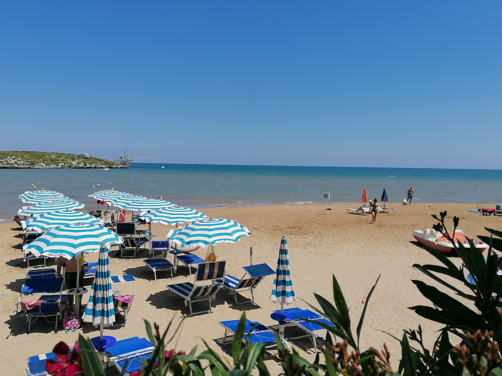 Photo de La Chianca Beach avec un rivage spacieux