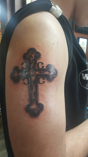 Tattoo Shop «Up In Arms Tattoos and Piercings», reviews and photos, 539 Carnot Rd, Moon, PA 15108, USA