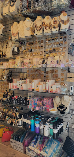 Jewelry Store «Knock Knock Boutique», reviews and photos, 110 W Chocolate Ave, Hershey, PA 17033, USA