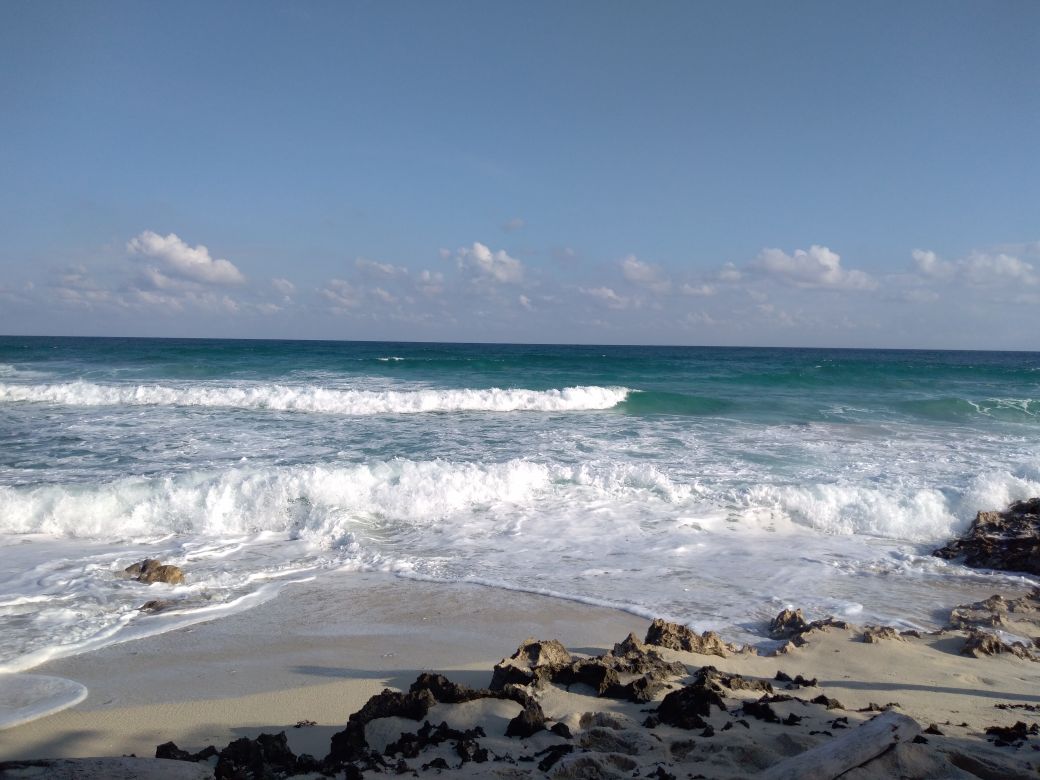 Valokuva Playa Miamiista. pinnalla turkoosi puhdas vesi:n kanssa