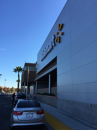 Walmart Supercenter, 755 Riverpoint Ct, West Sacramento, CA 95605, USA, 