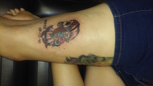 Tattoo Shop «Paparazzi Tattoos & Bod», reviews and photos, 408 S 11th St, Niles, MI 49120, USA