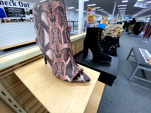 Uniform Store «Scrub Pro Uniforms & Gallo Clothing», reviews and photos, 78 Mountain Rd, Glen Burnie, MD 21060, USA