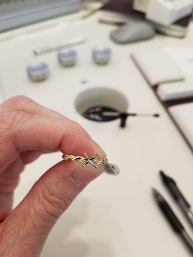 Jewelry Store «Helzberg Diamonds», reviews and photos, 3811 S Cooper St #2128, Arlington, TX 76015, USA