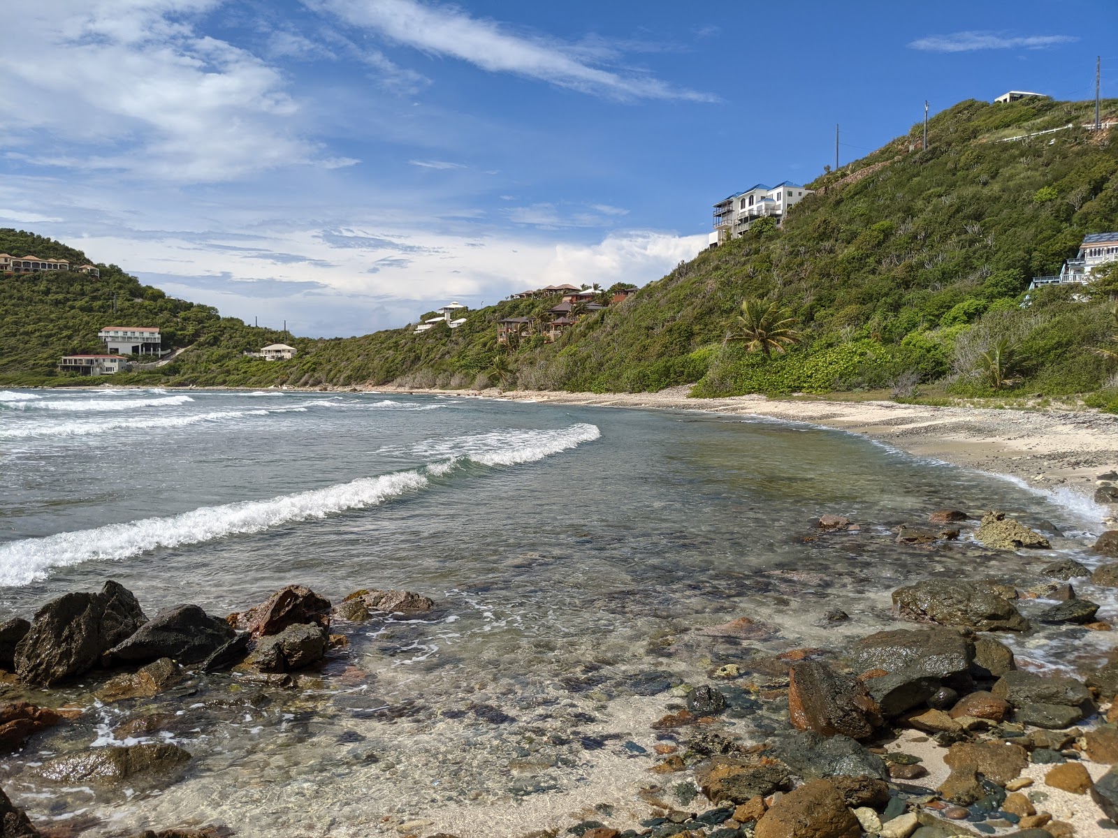 Hart Bay beach'in fotoğrafı gri çakıl taşı yüzey ile