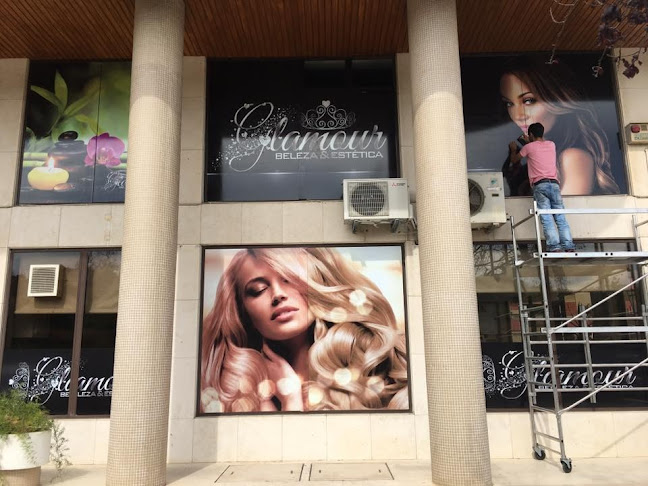 Opinii despre Decoração de Montras, Vinil decorativo - Autocolantes Vinil în Loures - Agência de publicidade