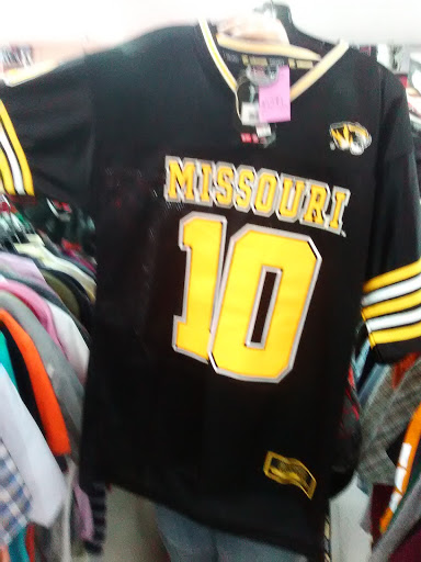 Thrift Store «Red Racks Thrift Store», reviews and photos, 1711 N Glenstone Ave, Springfield, MO 65803, USA