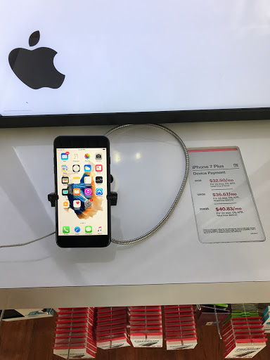 Cell Phone Store «Madison Verizon Wireless», reviews and photos, 28 Durham Rd, Madison, CT 06443, USA