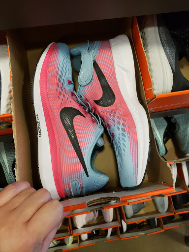 Clothing Store «Nike Factory Store», reviews and photos, 243 Tanger Dr Suite 243, Williamsburg, IA 52361, USA