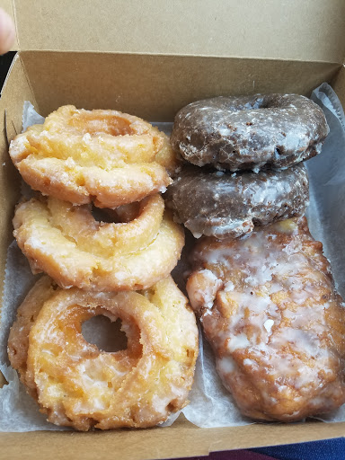 Donut Shop «Good Things Donuts», reviews and photos, 625 Eglin Pkwy NE, Fort Walton Beach, FL 32547, USA