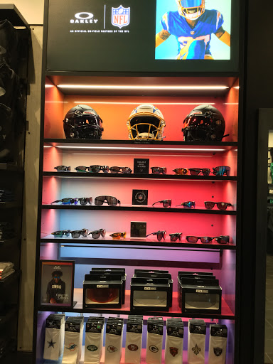 Sunglasses Store «Oakley Store», reviews and photos, 654 Spectrum Center Dr, Irvine, CA 92618, USA