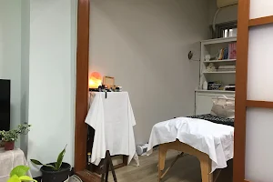 筋賀芳療按摩工作室-請電話或Line預約/Jin Her Aromatherapy and Massage studio (please book via Line or phone ) image