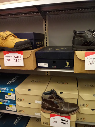 Shoe Store «Shoe Carnival», reviews and photos, 354 S Randall Rd, South Elgin, IL 60177, USA