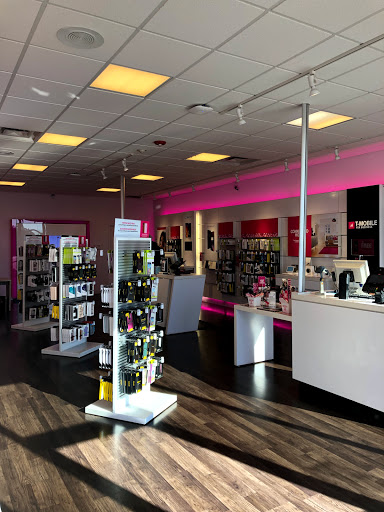 Cell Phone Store «T-Mobile», reviews and photos, 1921 Sheridan Blvd, Edgewater, CO 80214, USA