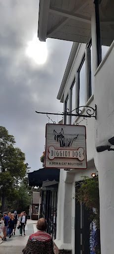Pet Supply Store «Diggidy Dog», reviews and photos, Ocean Ave & Monte Verde St, Carmel-By-The-Sea, CA 93923, USA