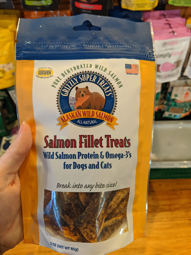 Pet Supply Store «Mud Bay», reviews and photos, 2611 California Ave SW, Seattle, WA 98116, USA