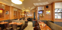 Atmosphère du Restaurant français Café Le Monte Carlo à Paris - n°10