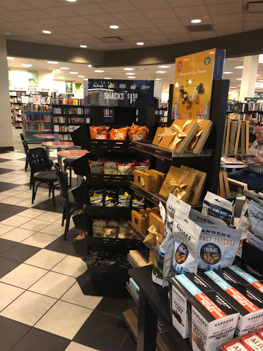 Book Store «Barnes & Noble», reviews and photos, 102 Commons Dr, Geneva, IL 60134, USA