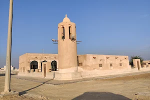 Al Dakira Beach Historical Mosque image