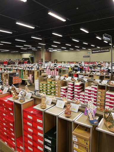 Shoe Store «DSW Designer Shoe Warehouse», reviews and photos, 15600 E Briarwood Cir, Aurora, CO 80016, USA
