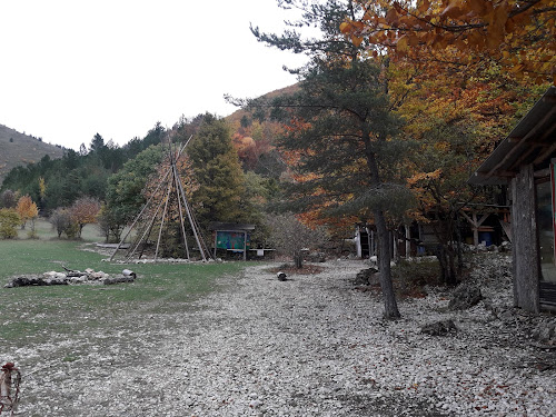 Centre de colonie de vacances Camps d'été de la Chaumasse - Hameau des Damias Éourres