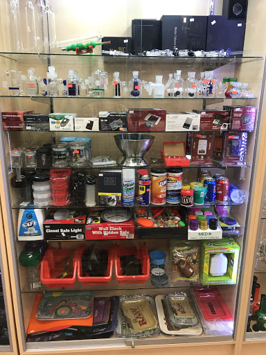 Tobacco Shop «Puff&Pass Smoke Shop», reviews and photos, 14151 Ramona Blvd #2B, Baldwin Park, CA 91706, USA