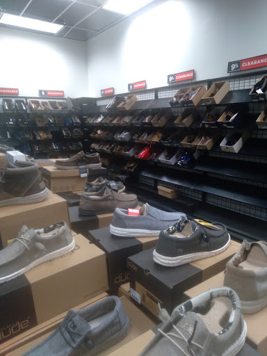 Shoe Store «Off Broadway Shoe Warehouse», reviews and photos, 8600 Ward Pkwy, Kansas City, MO 64114, USA