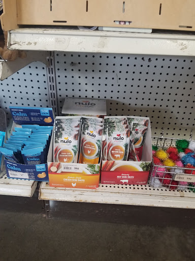 Pet Supply Store «Mounds Pet Food Warehouse», reviews and photos, 8311 University Ave, Middleton, WI 53562, USA