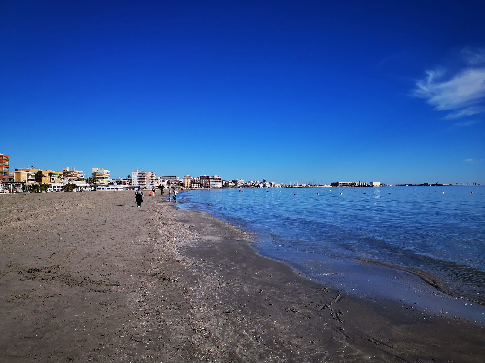 Beach Santa Pola'in fotoğrafı - rahatlamayı sevenler arasında popüler bir yer