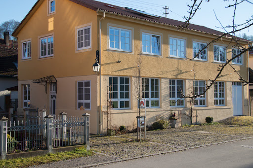 Dres. med. vet. Reinhild und Klaus-Peter Hipp Tierarzt unter Fridingen, 