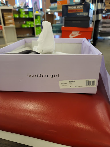 Shoe Store «Famous Footwear», reviews and photos, 1724 E Washington Ave, Union Gap, WA 98903, USA