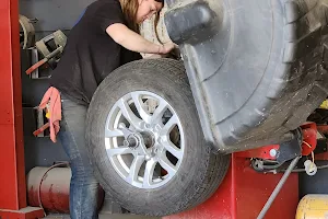 Partner Tire & Service image