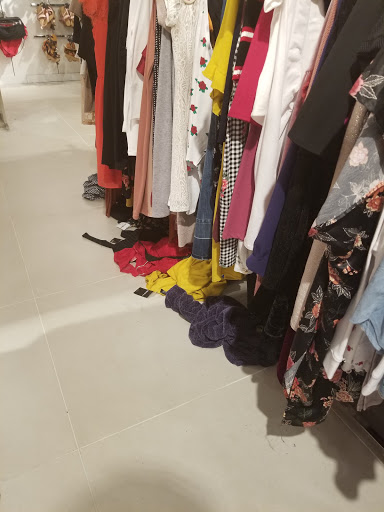 Clothing Store «F21 RED», reviews and photos, 121 Pavilion Pkwy A, Fayetteville, GA 30214, USA