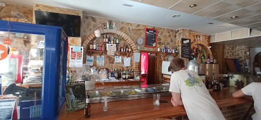 Bar Los Arcos - Pl. Mayor, 8, 40422 Otero de Herreros, Segovia, Spain