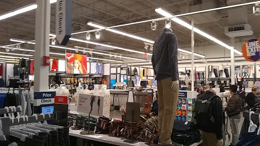 Clothing Store «Old Navy», reviews and photos, 4300 Towne Center Dr, Louisville, KY 40241, USA