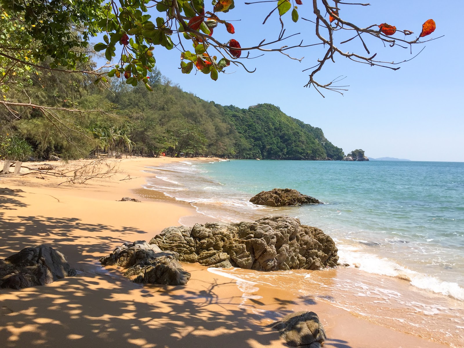 Foto di Ao Krathing Beach e il suo bellissimo paesaggio