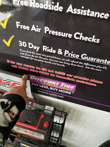 Tire Shop «Discount Tire Centers - Fresno, CA», reviews and photos, 6615 N Blackstone Ave, Fresno, CA 93710, USA
