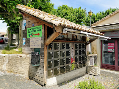 Distributeur de légumes bio. à Montolieu
