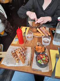 Chicken and Waffles du Restaurant américain Mama Jackson Soul Food Restaurant à Paris - n°17