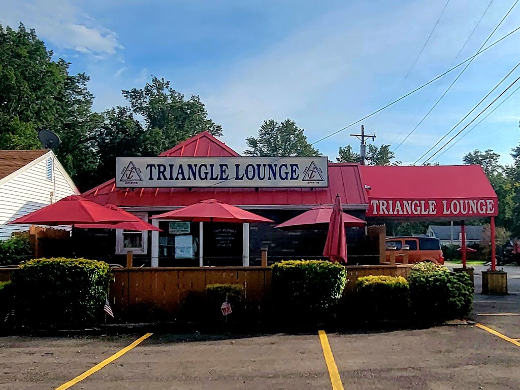 Triangle Lounge 44041
