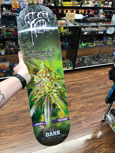 Tobacco Shop «Sky High Smoke Shop», reviews and photos, 19801 NW 27th Ave, Miami Gardens, FL 33056, USA