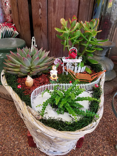 Florist «Little Flower Shop», reviews and photos, 616 High St, Delano, CA 93215, USA