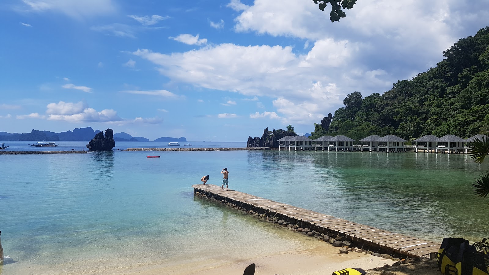 Foto von Lagen Island Beach mit beiger sand Oberfläche
