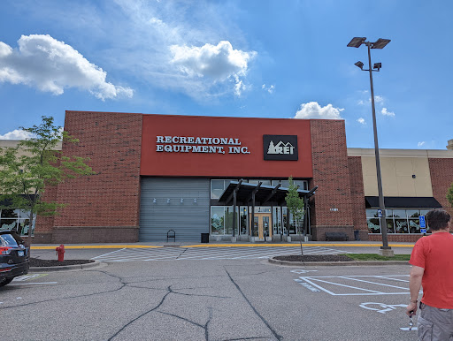 Camping Store «REI», reviews and photos, 11581 Fountains Dr, Maple Grove, MN 55369, USA