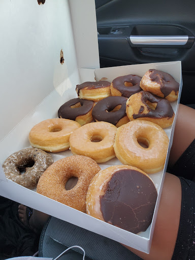 Donut Shop «Good Things Donuts», reviews and photos, 625 Eglin Pkwy NE, Fort Walton Beach, FL 32547, USA