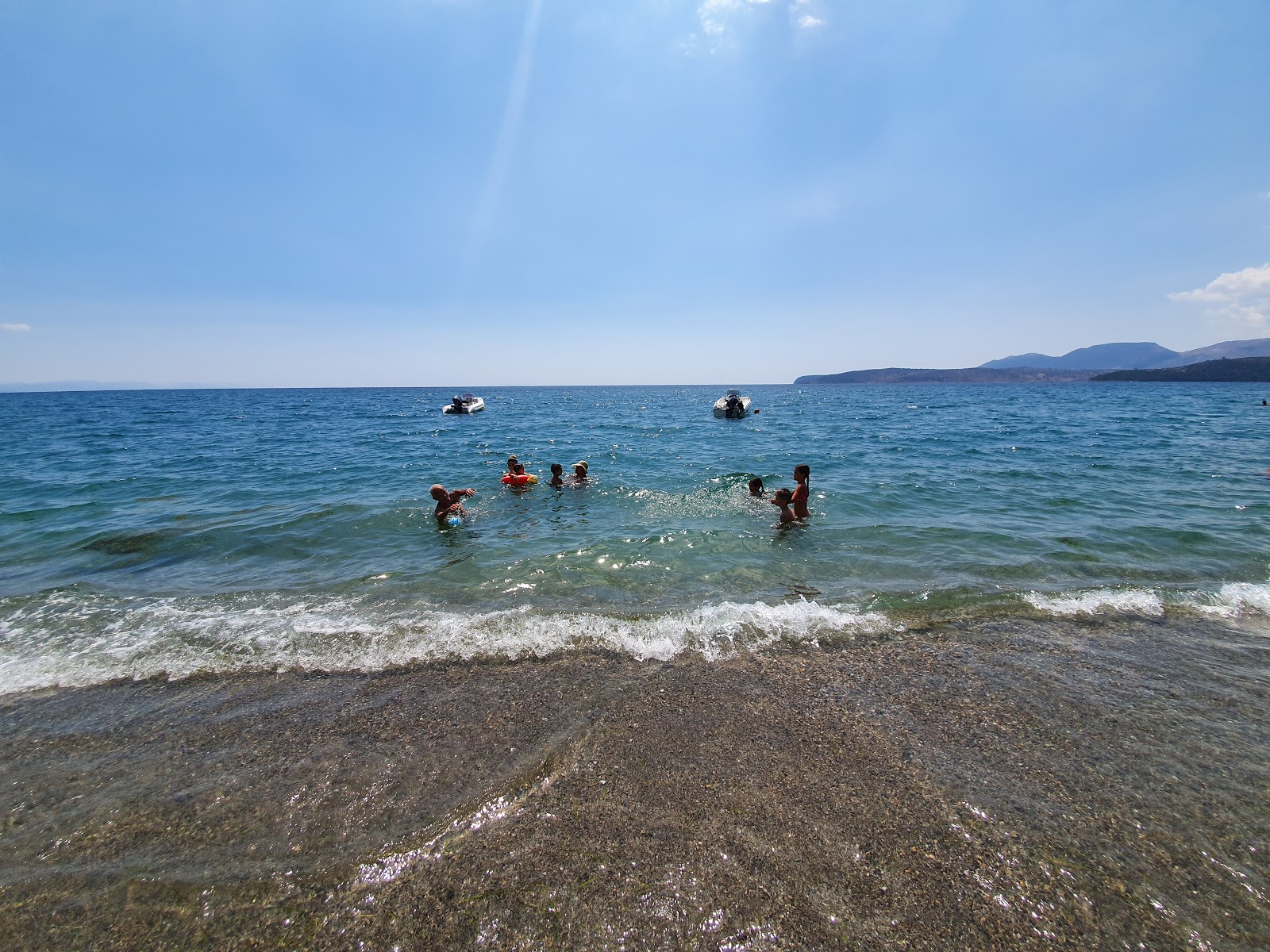 Mani beach'in fotoğrafı - Çocuklu aile gezginleri için önerilir